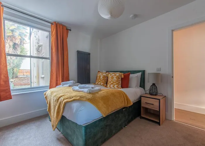 Stylish Southampton City Centre House